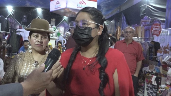 Alcaldesa Eva Copa en Expocruz